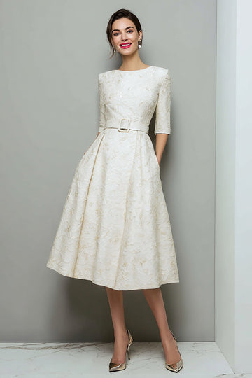 Robe de travail midi en jacquard ivoire avec ceinture